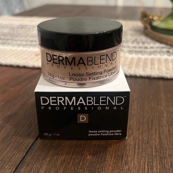 Dermablend Loose Setting Powder - Picture 1 of 6